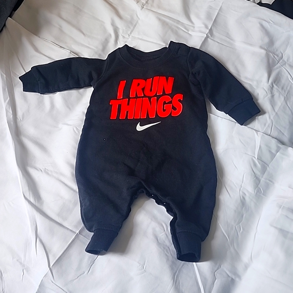 I run things Nike red and black sweater sleeper